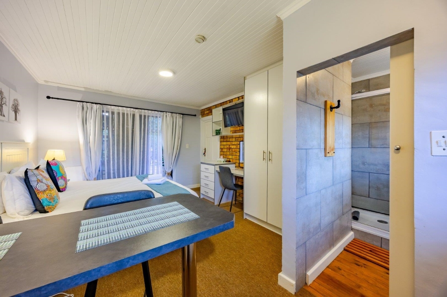 9 Bedroom Property for Sale in Durbanville Western Cape